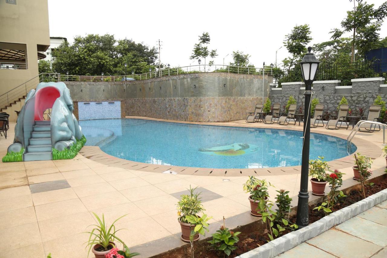 Vits Lonavala Hotell Exteriör bild