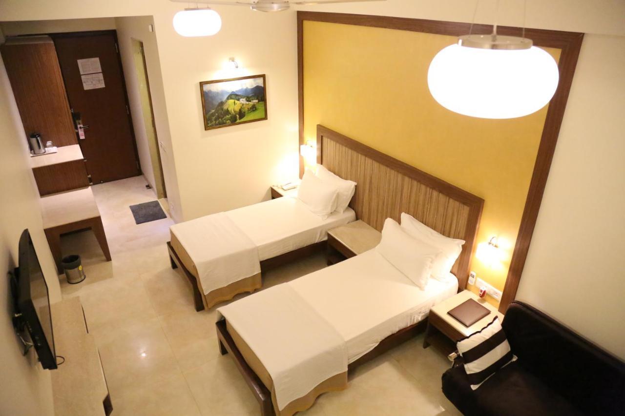 Vits Lonavala Hotell Exteriör bild