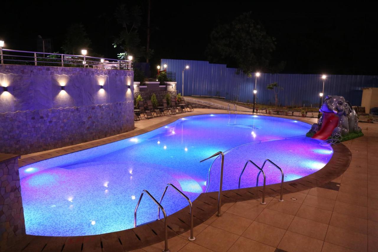 Vits Lonavala Hotell Exteriör bild