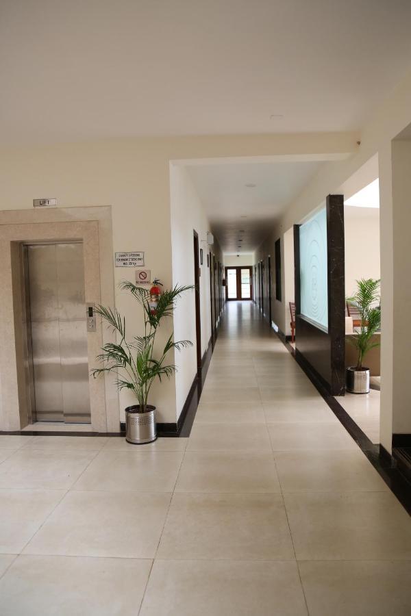 Vits Lonavala Hotell Exteriör bild