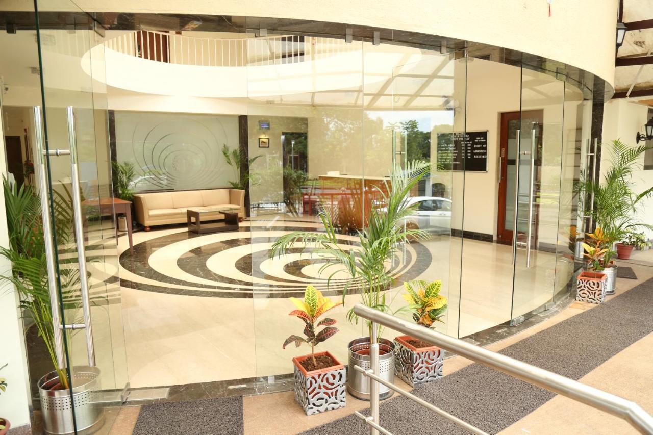 Vits Lonavala Hotell Exteriör bild