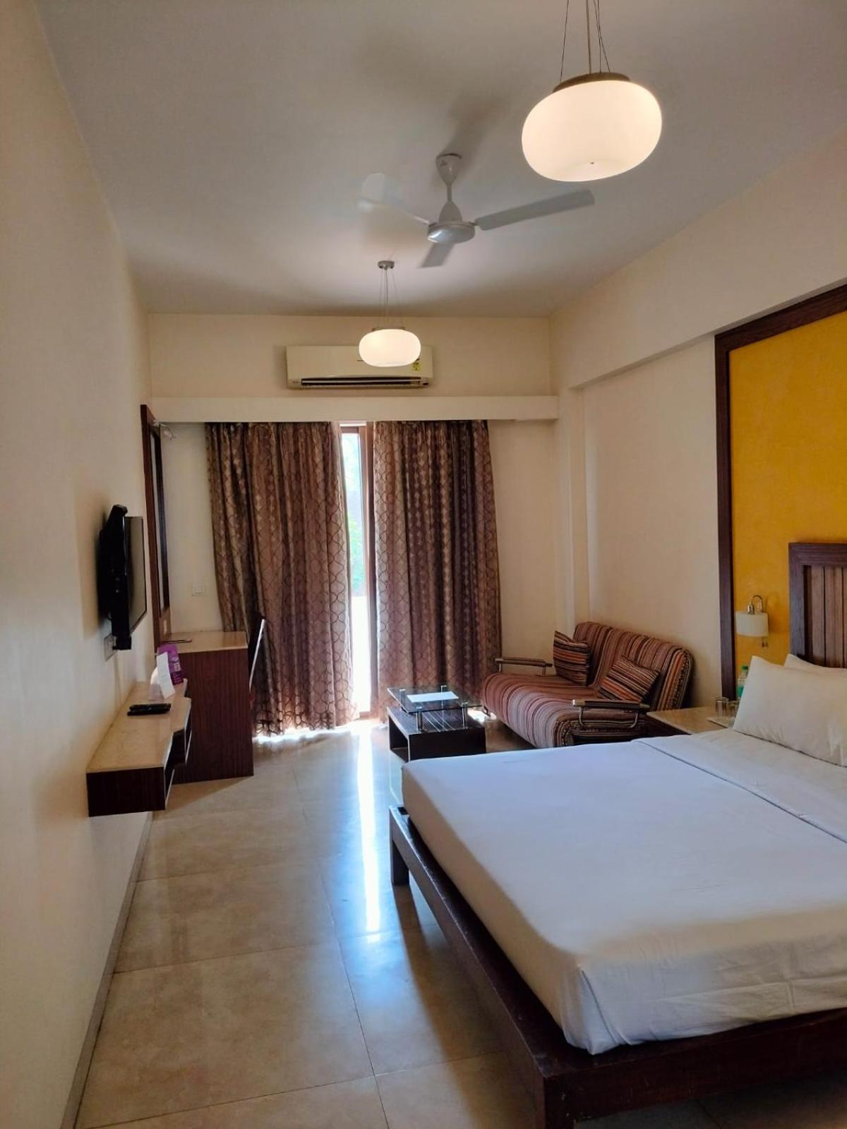 Vits Lonavala Hotell Exteriör bild
