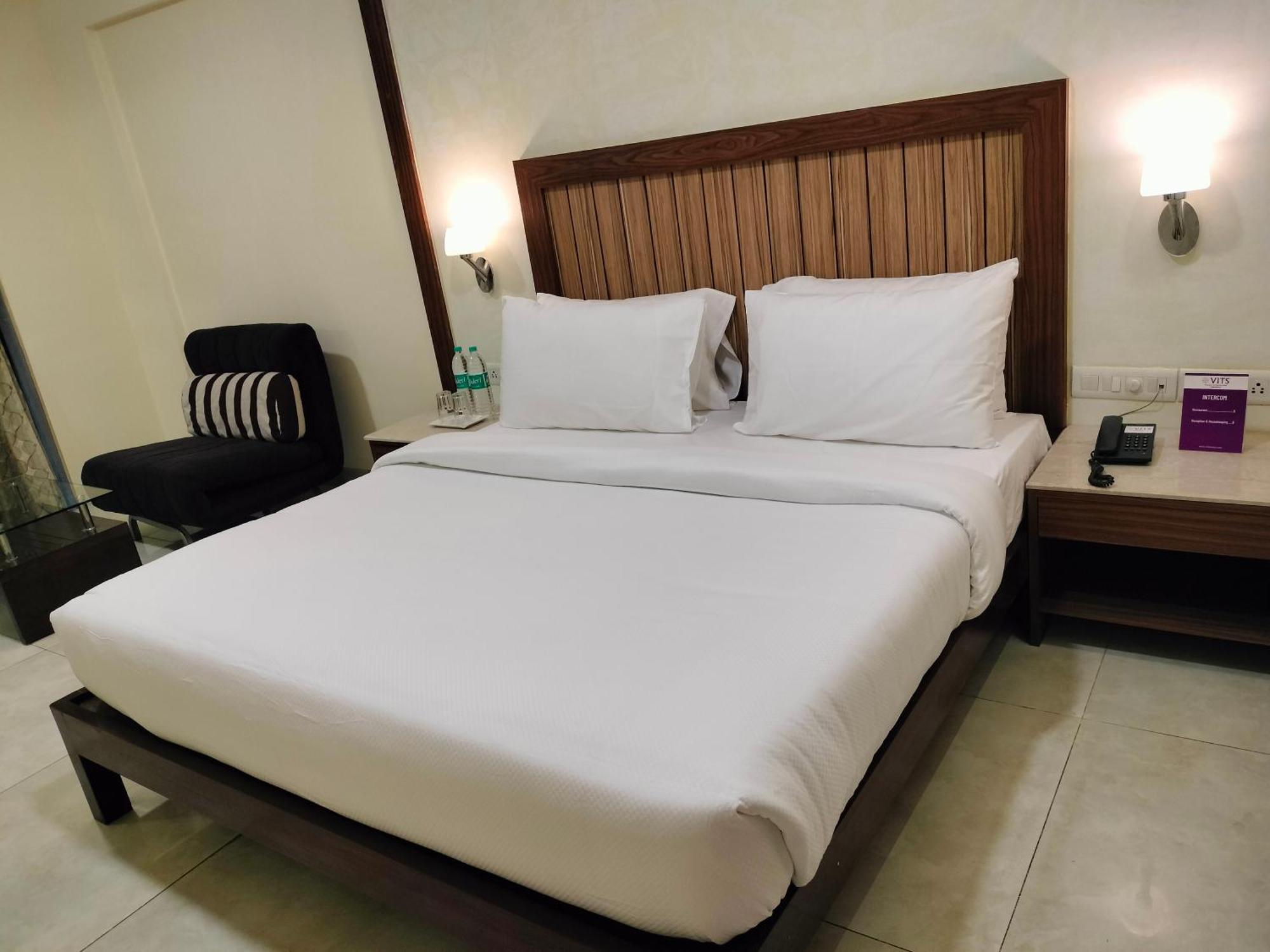 Vits Lonavala Hotell Exteriör bild