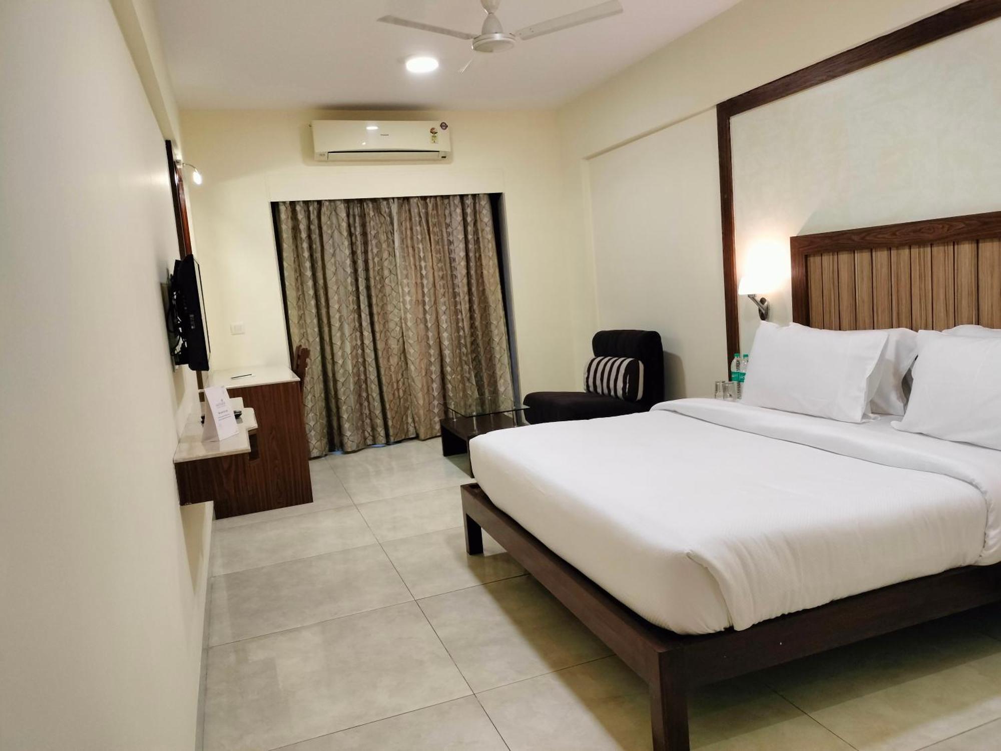 Vits Lonavala Hotell Exteriör bild