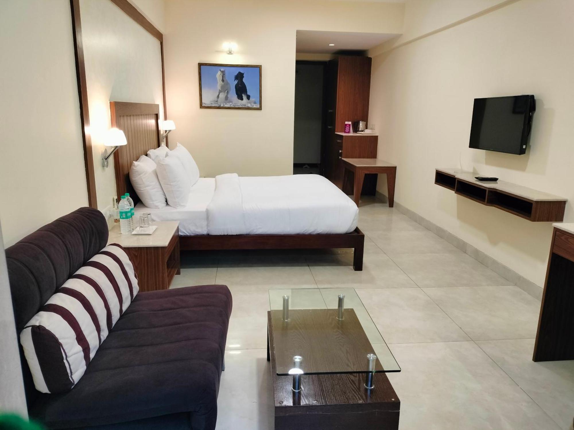 Vits Lonavala Hotell Exteriör bild
