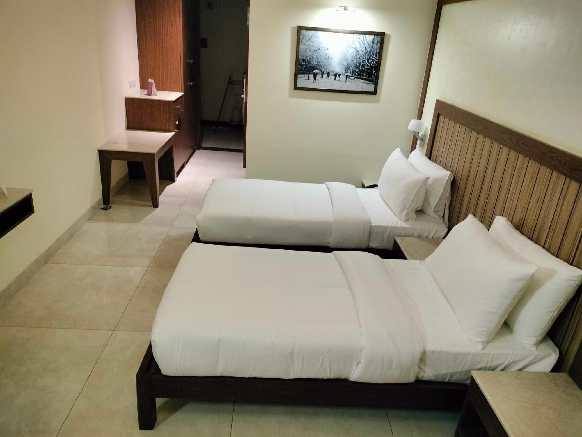 Vits Lonavala Hotell Exteriör bild