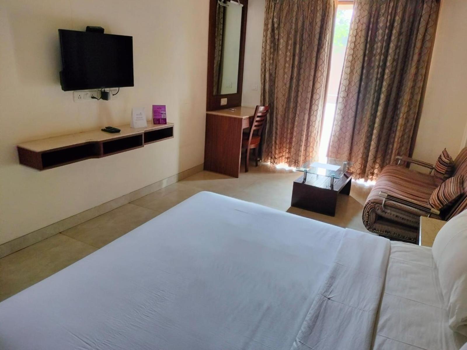 Vits Lonavala Hotell Exteriör bild