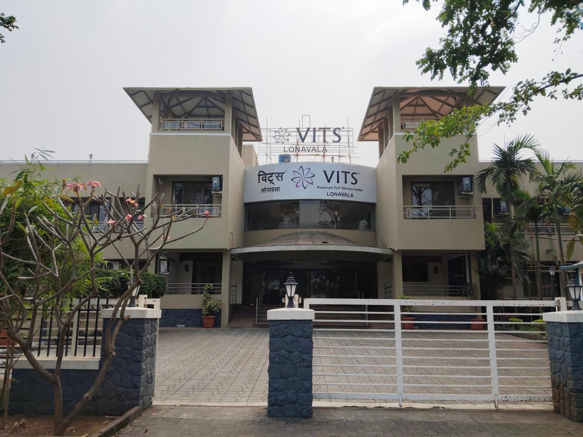 Vits Lonavala Hotell Exteriör bild