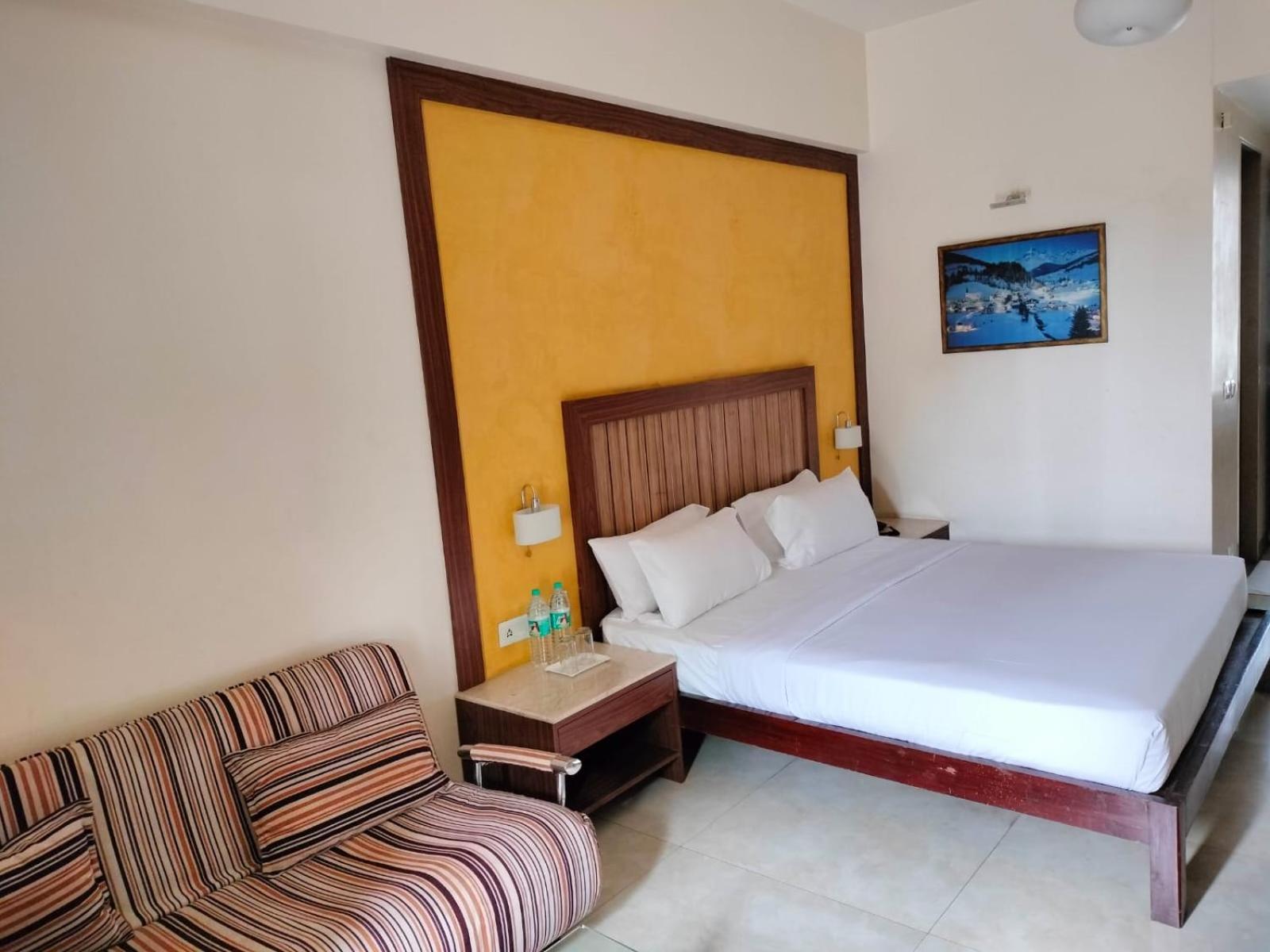 Vits Lonavala Hotell Exteriör bild